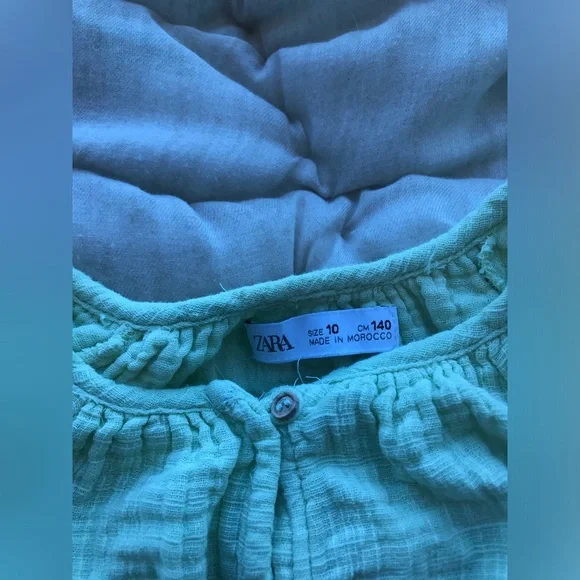 Zara light green shirt with light brown buttons on the front - Picture 2 of 6